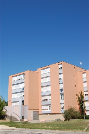 t5 à la location -   26200  MONTELIMAR, surface 90 m2 location t5 - UBI483911396